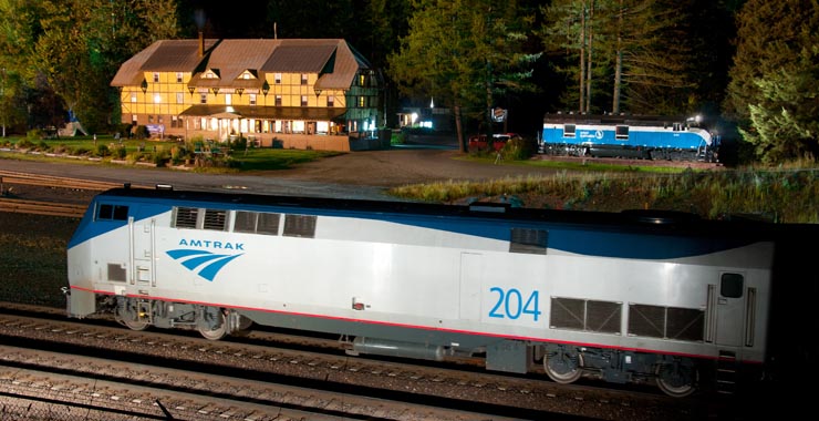 Amtrak's westbound Empire Builder passes GN 441