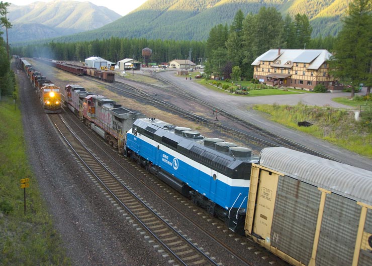 GN 441 passes the Izaak Walton Inn